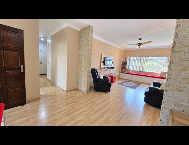 2.5 BEDROOM APARTMENT FOR SALE IN GLENWOOD